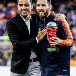 开云官方直播-称梅西回归遭拉波尔塔否决！哈维转发与梅西合影：我只说真话